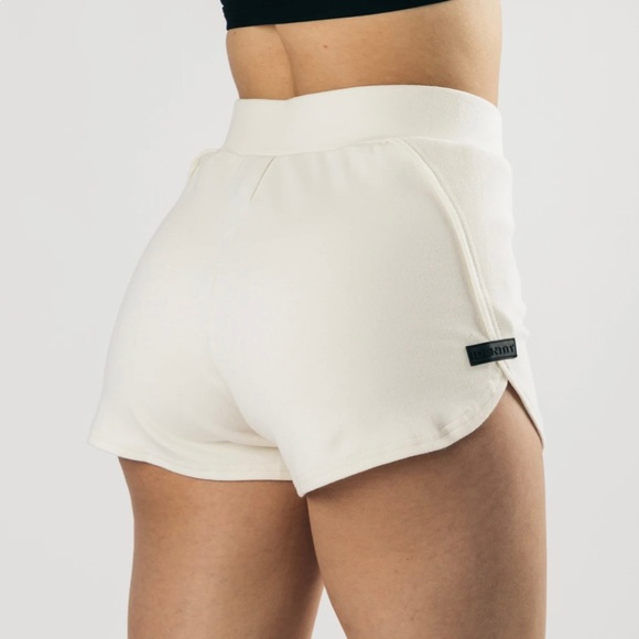Alphalete Pants - Alphalete Identity Shorts Ivory